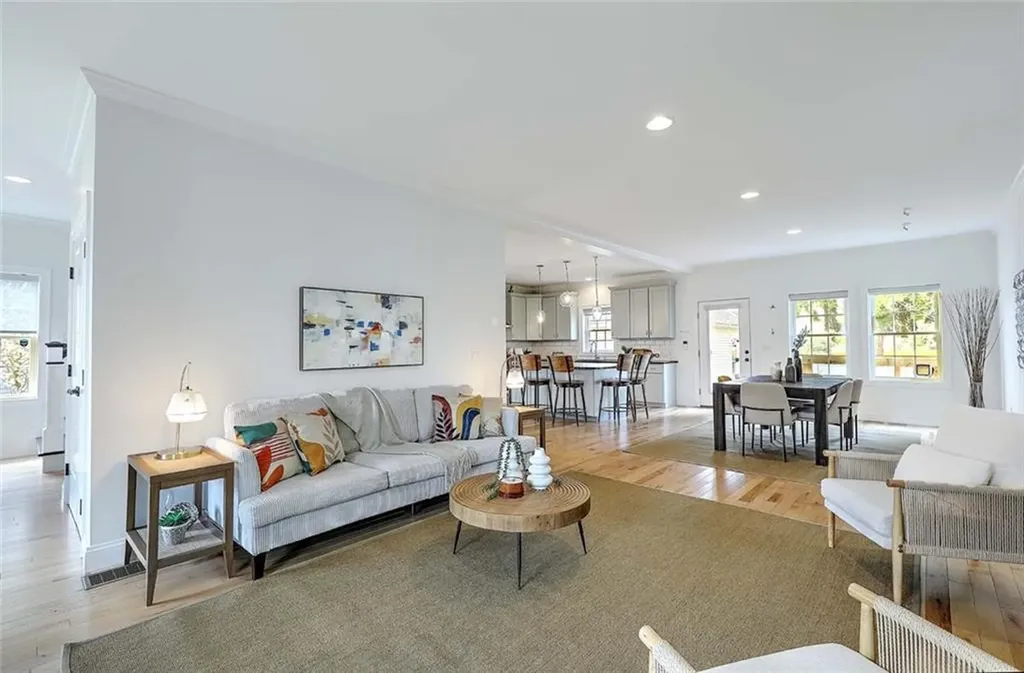 1297 Narragansett Boulevard Cranston RI 02905
