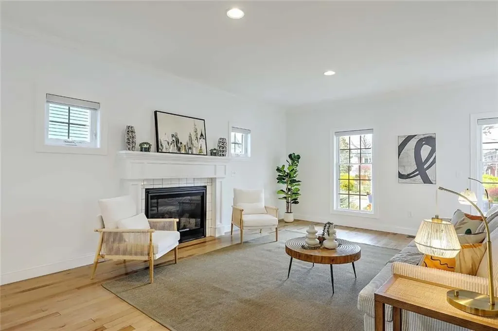 1297 Narragansett Boulevard Cranston RI 02905