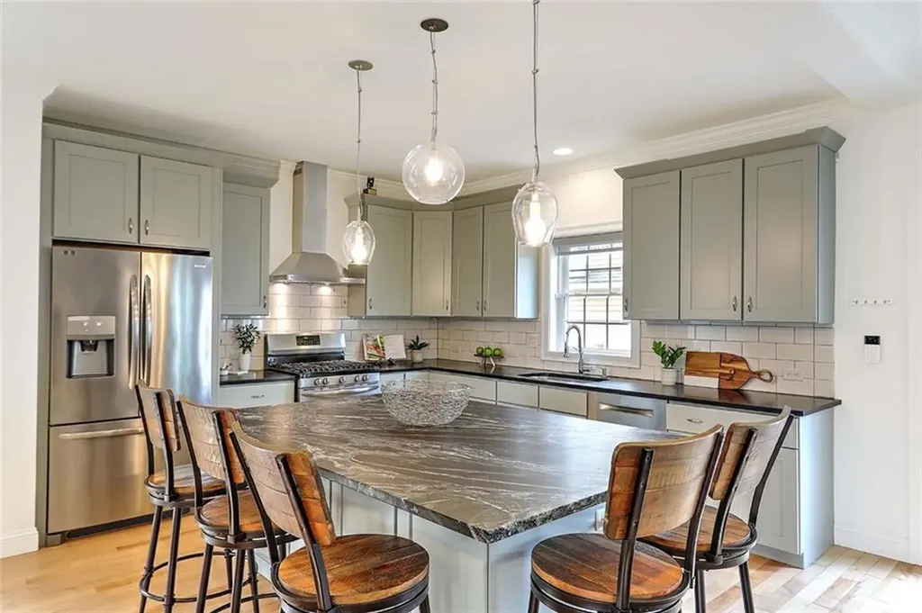 1297 Narragansett Boulevard Cranston RI 02905