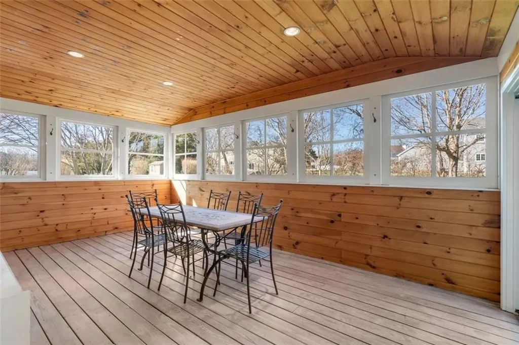 41 Wampanoag Drive Portsmouth RI 02871