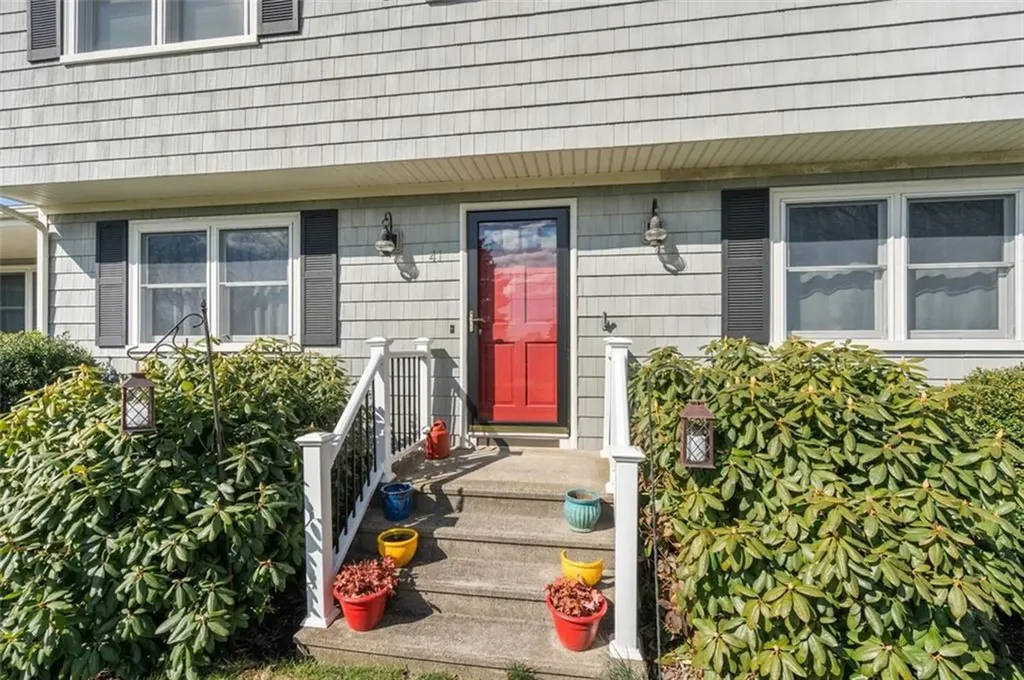 41 Wampanoag Drive Portsmouth RI 02871