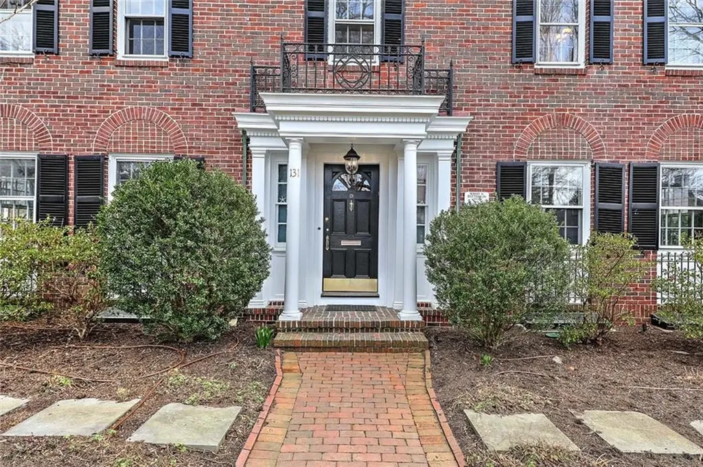 131 Laurel Avenue Providence RI 02906