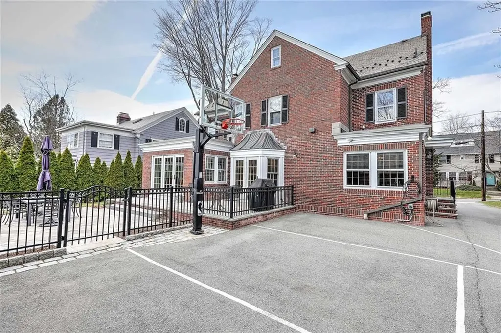 131 Laurel Avenue Providence RI 02906