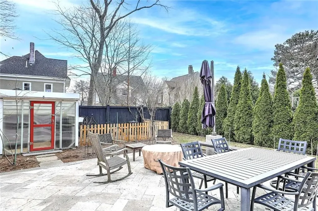 131 Laurel Avenue Providence RI 02906