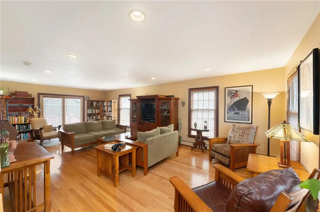 253 Chapmans Avenue Warwick RI 02886
