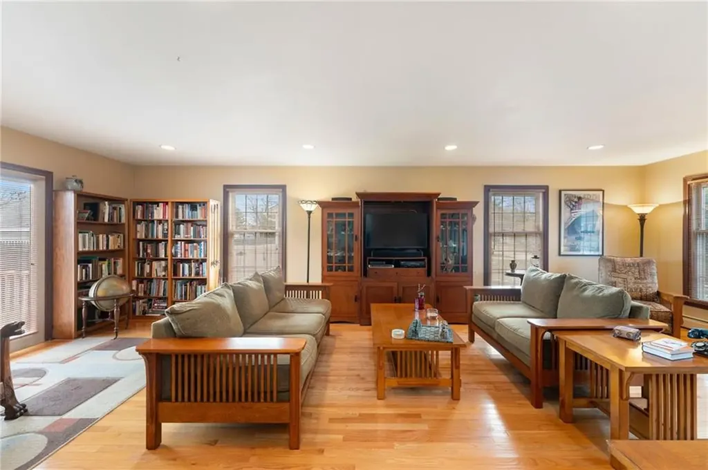 253 Chapmans Avenue Warwick RI 02886