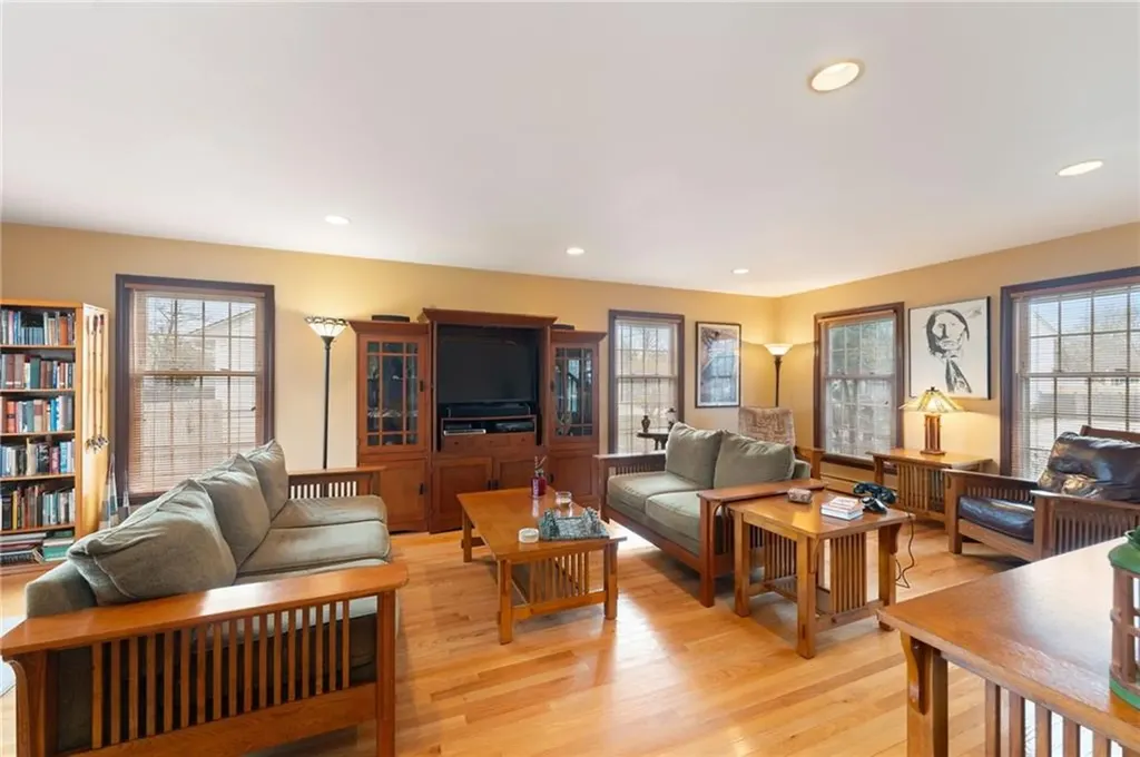 253 Chapmans Avenue Warwick RI 02886