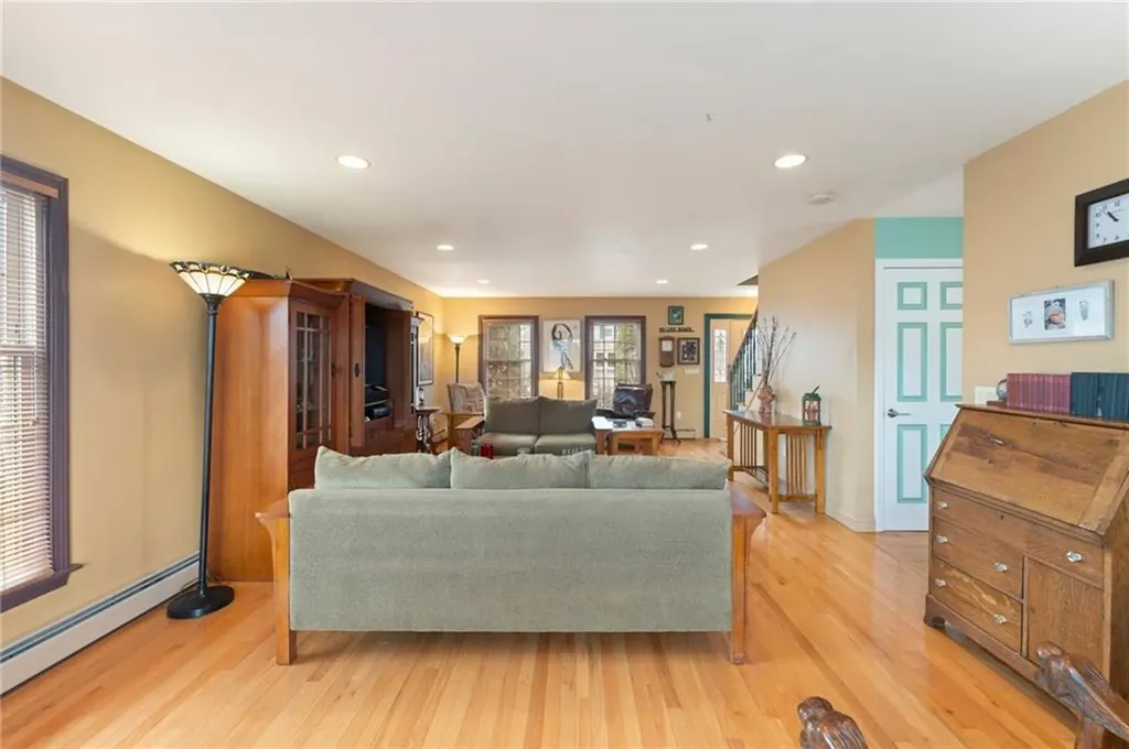 253 Chapmans Avenue Warwick RI 02886