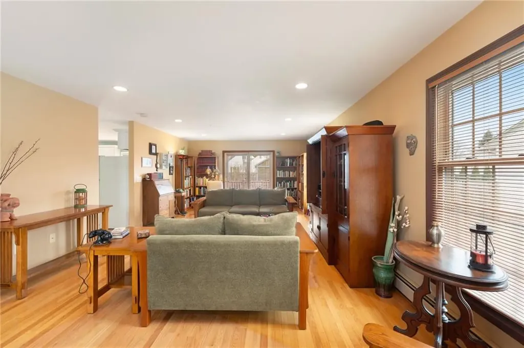 253 Chapmans Avenue Warwick RI 02886