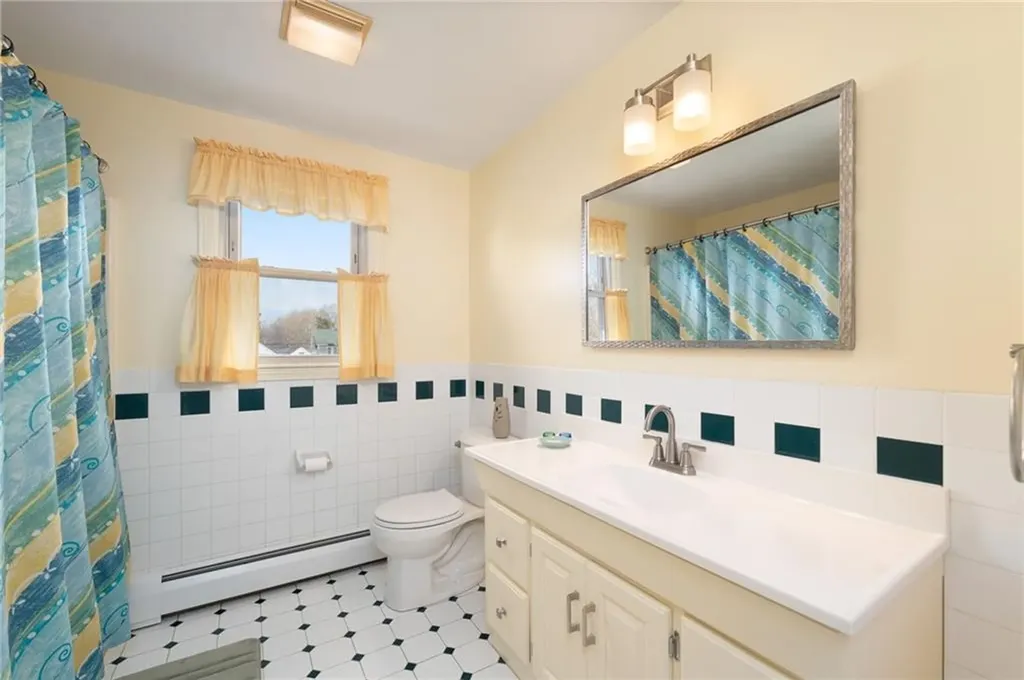 253 Chapmans Avenue Warwick RI 02886