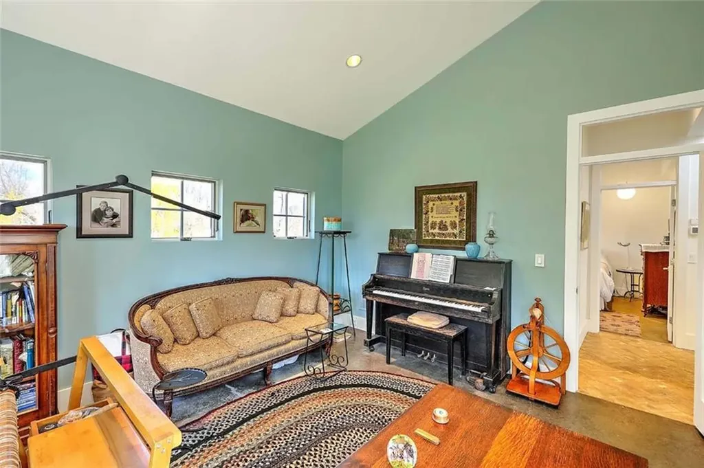 263 Indian Point Road Tiverton RI 02878