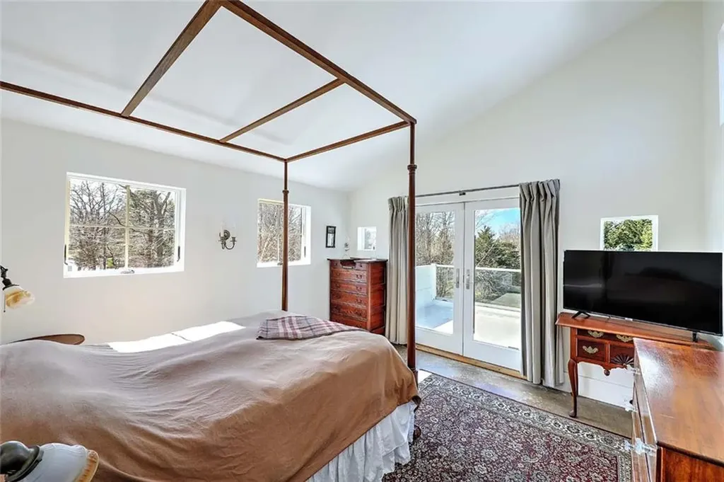 263 Indian Point Road Tiverton RI 02878