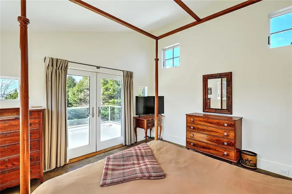 263 Indian Point Road Tiverton RI 02878