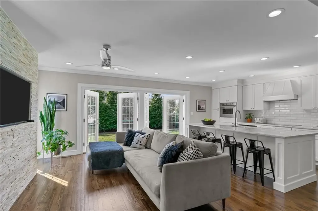 26 Miantonomo Drive Warwick RI 02888