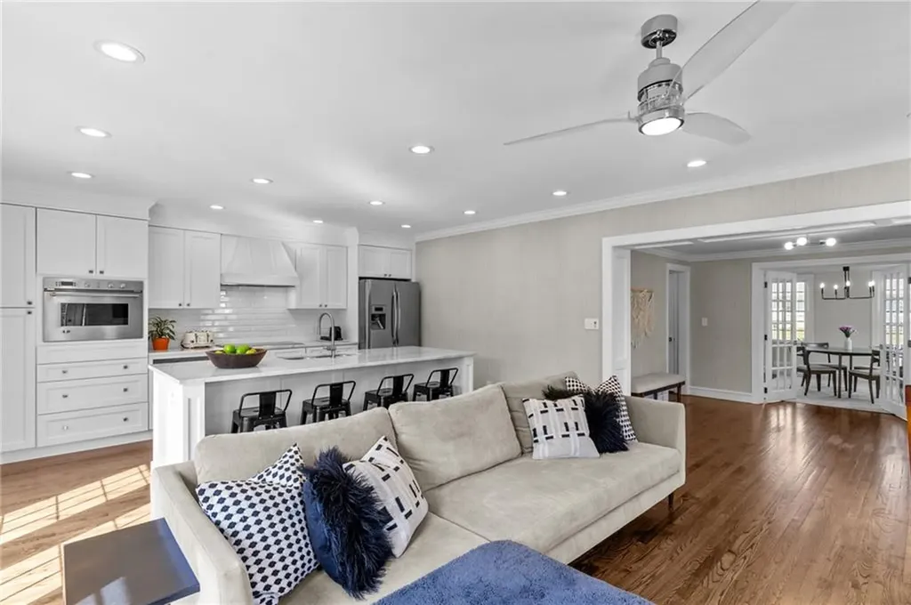 26 Miantonomo Drive Warwick RI 02888