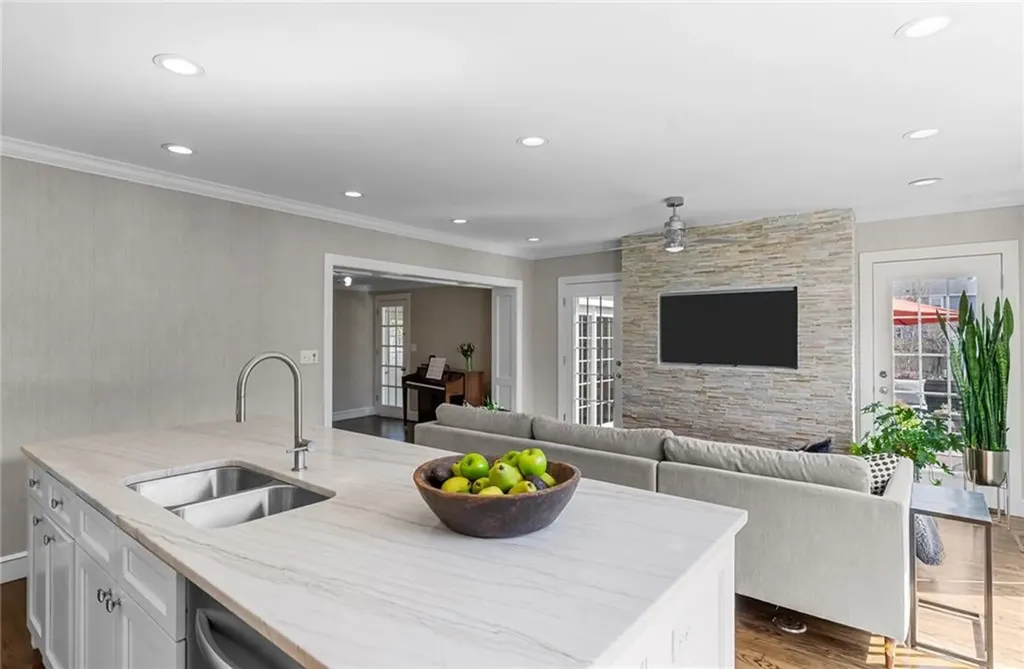 26 Miantonomo Drive Warwick RI 02888
