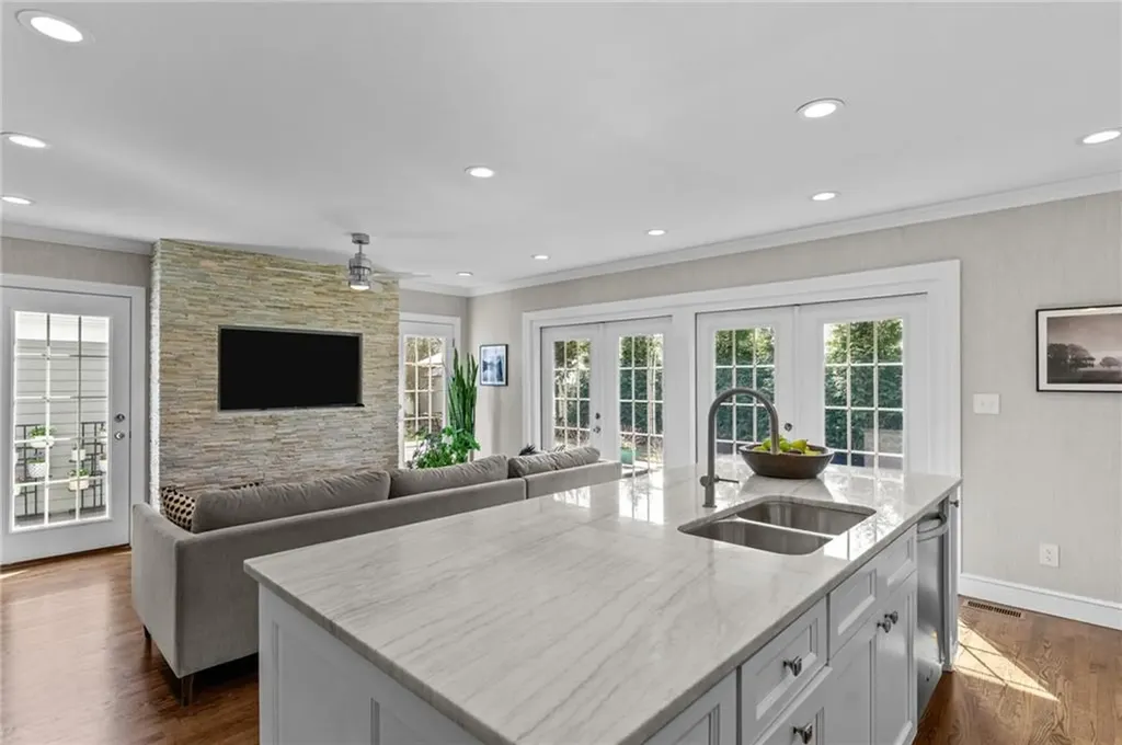 26 Miantonomo Drive Warwick RI 02888