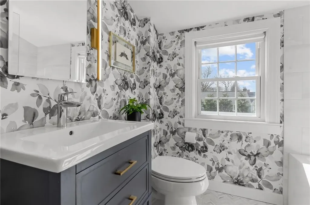 26 Miantonomo Drive Warwick RI 02888