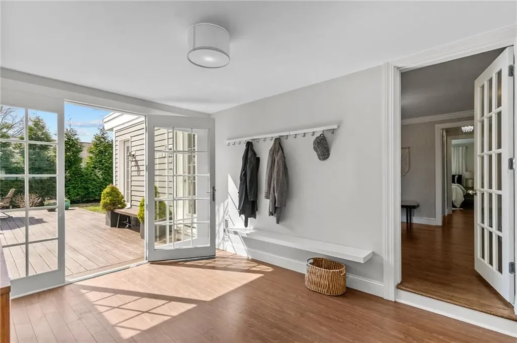 26 Miantonomo Drive Warwick RI 02888
