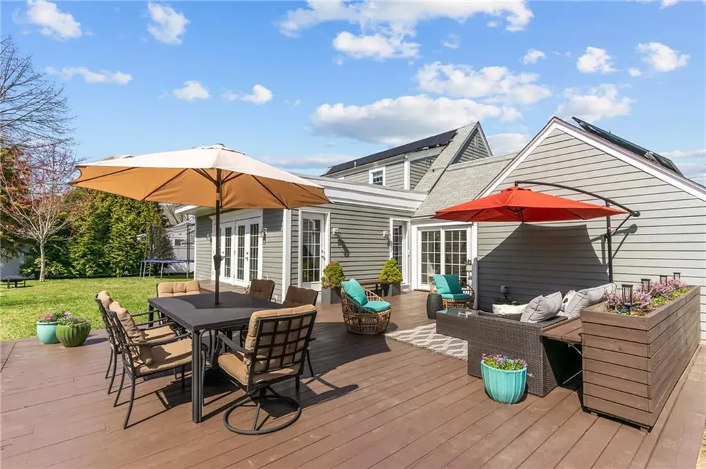 26 Miantonomo Drive Warwick RI 02888