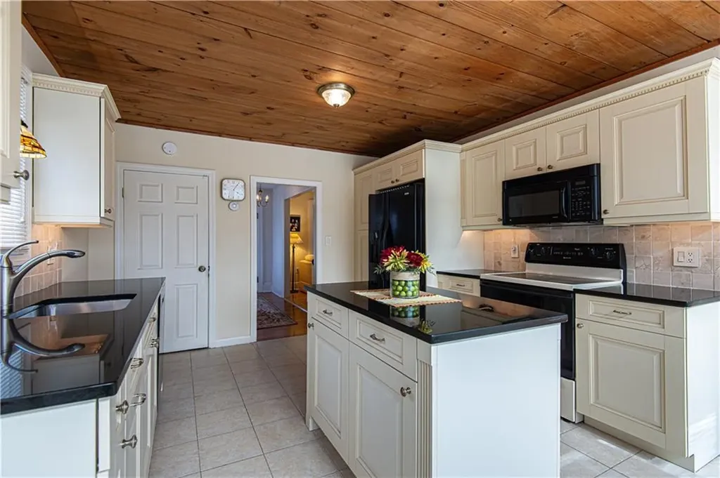 442 Summer Street Woonsocket RI 02895
