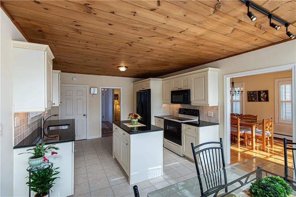 442 Summer Street Woonsocket RI 02895