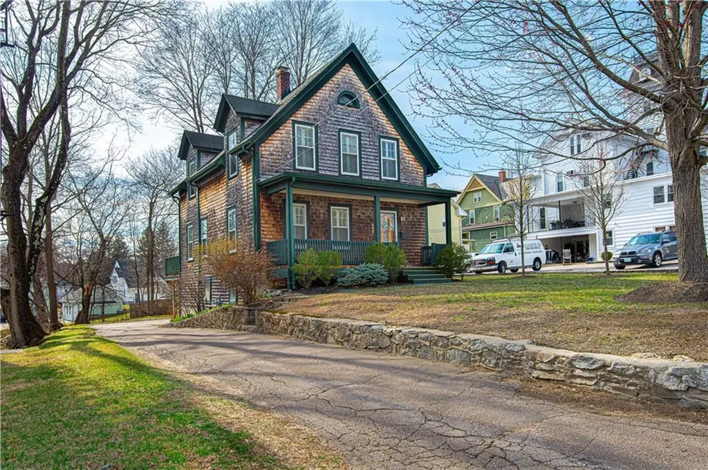 442 Summer Street Woonsocket RI 02895