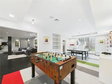 20 Beechcrest Road East Greenwich RI 02818