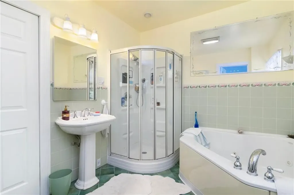 55 Hunter Avenue Newport RI 02840
