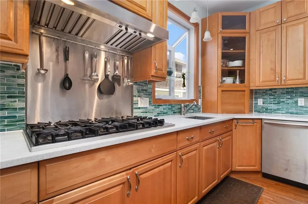 55 Hunter Avenue Newport RI 02840