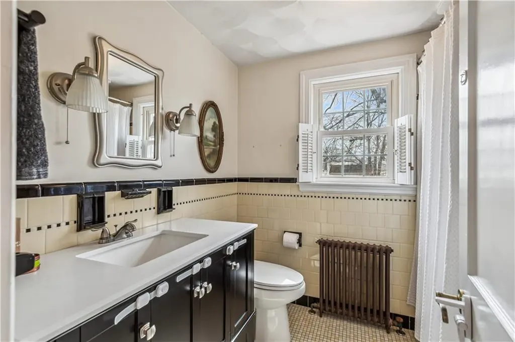 64 Lindy Avenue East Providence RI 02915