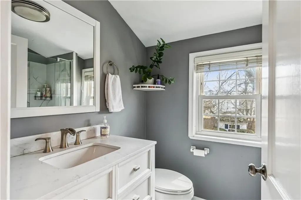 64 Lindy Avenue East Providence RI 02915