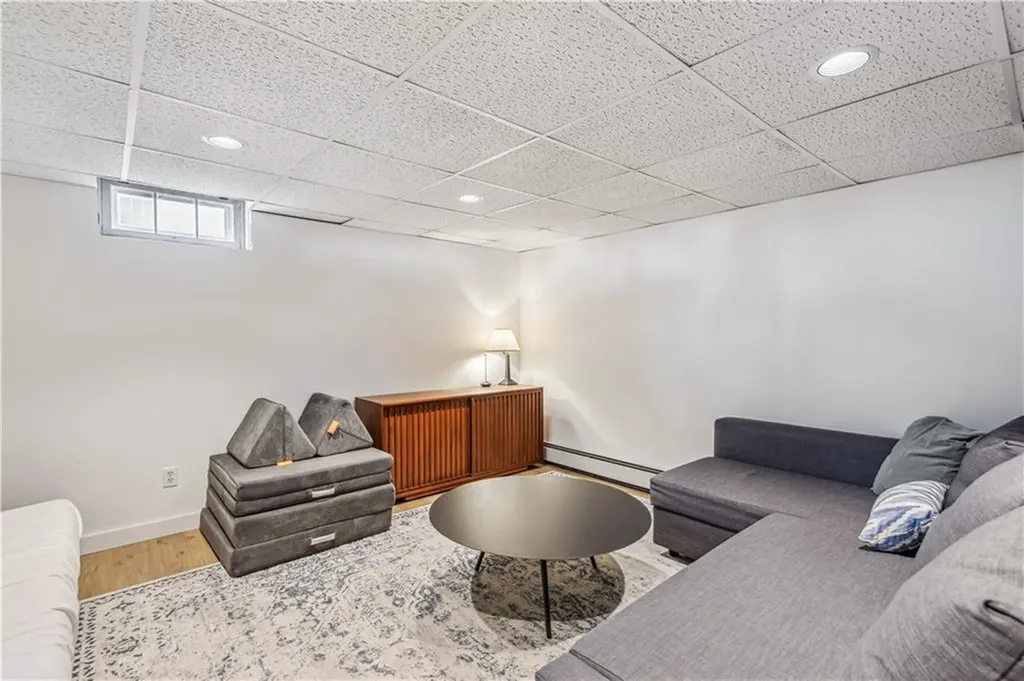 64 Lindy Avenue East Providence RI 02915