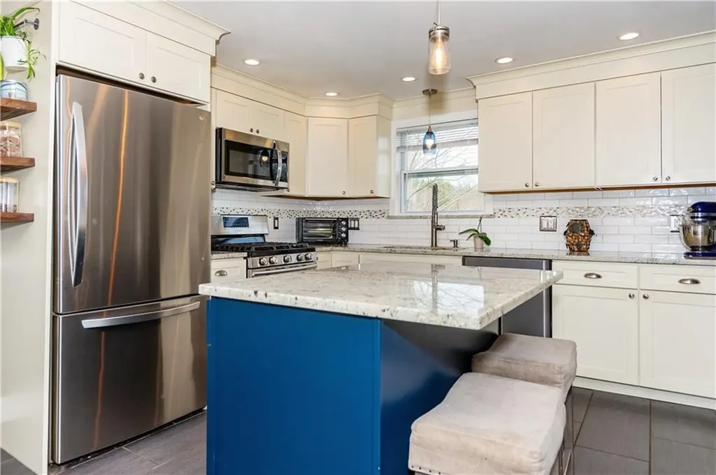 695 Maple Valley Road Coventry RI 02816