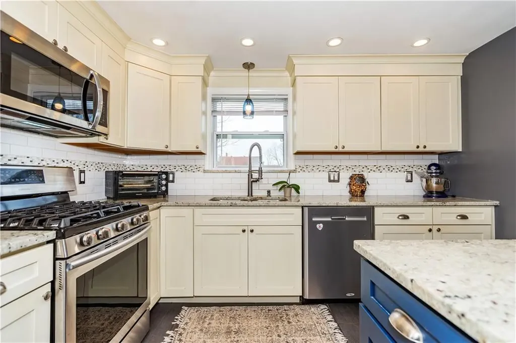 695 Maple Valley Road Coventry RI 02816