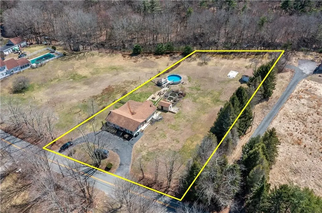695 Maple Valley Road Coventry RI 02816