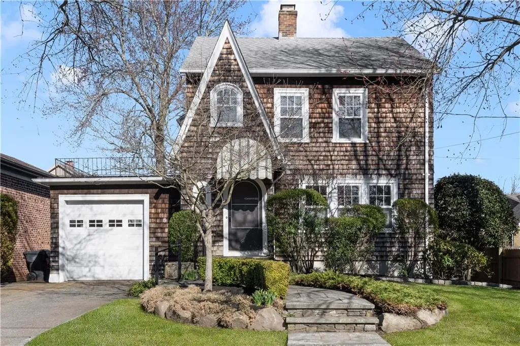 8 Druid Road Warwick RI 02888