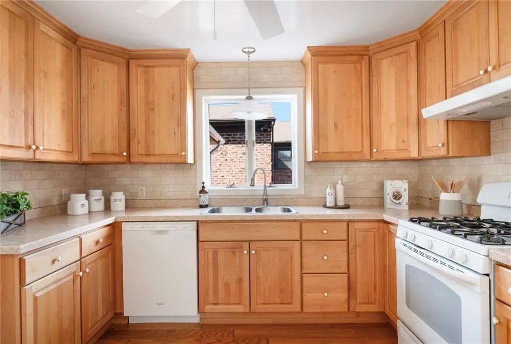 8 Druid Road Warwick RI 02888