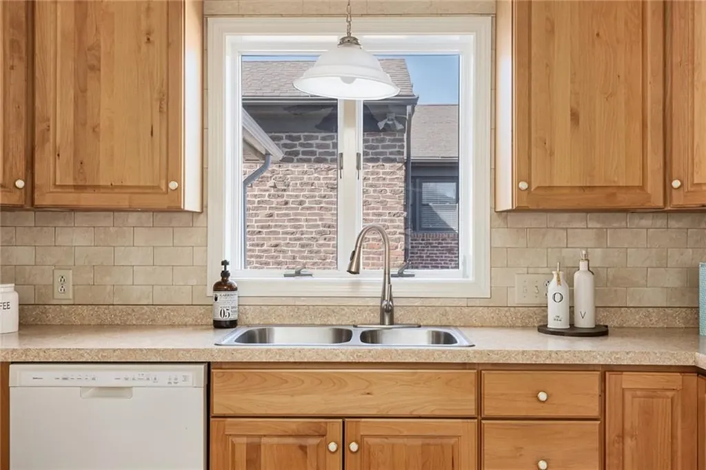 8 Druid Road Warwick RI 02888