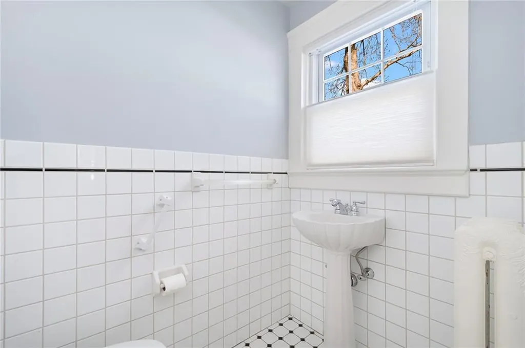 8 Druid Road Warwick RI 02888