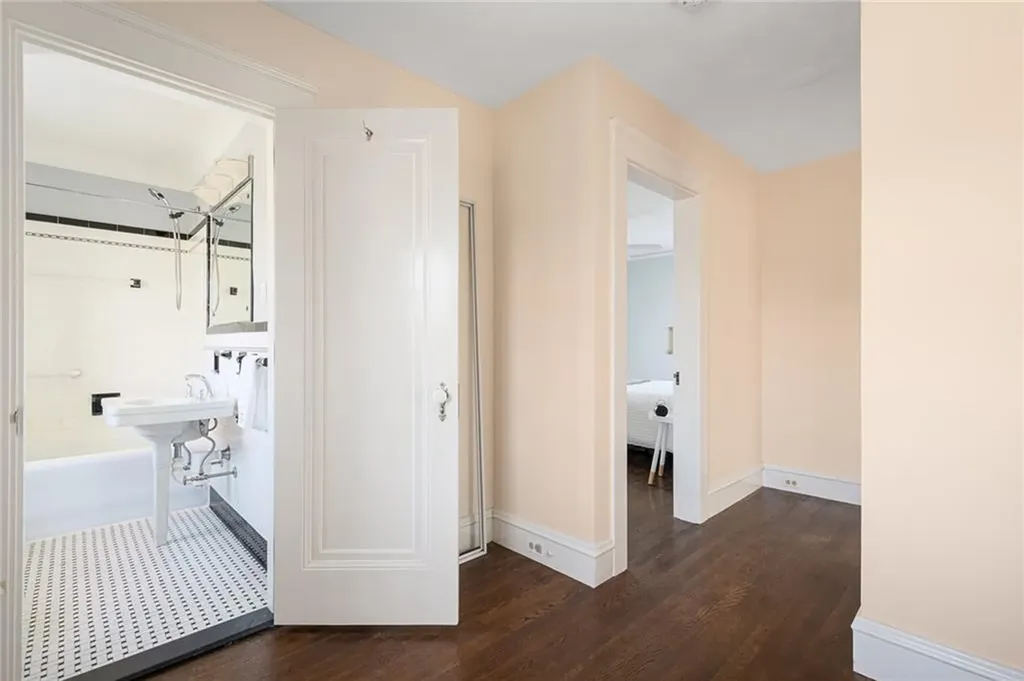 8 Druid Road Warwick RI 02888