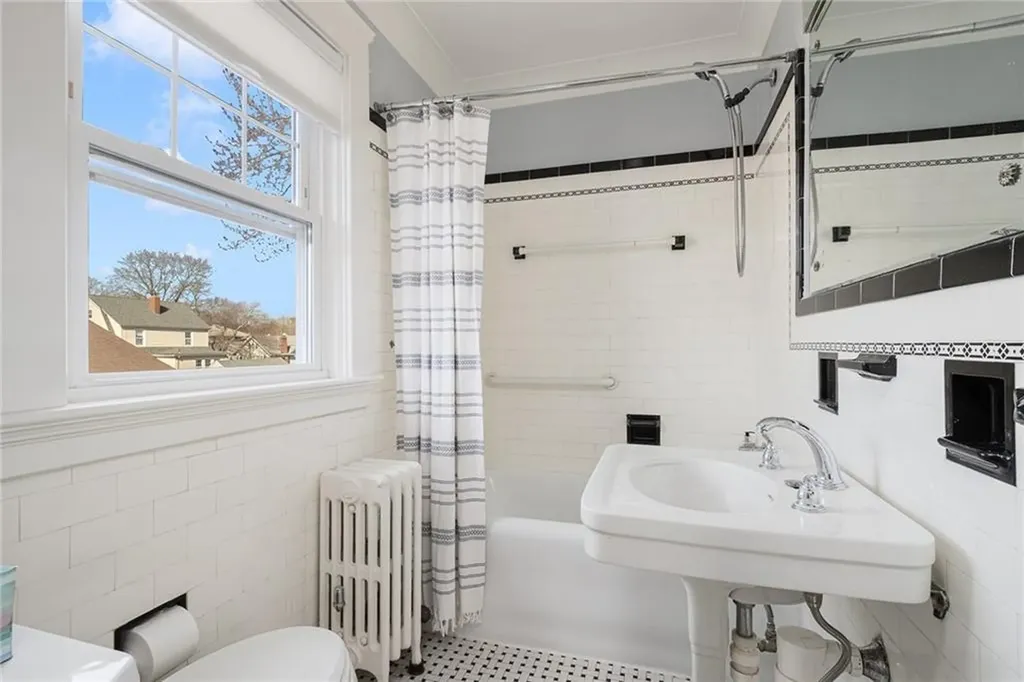 8 Druid Road Warwick RI 02888