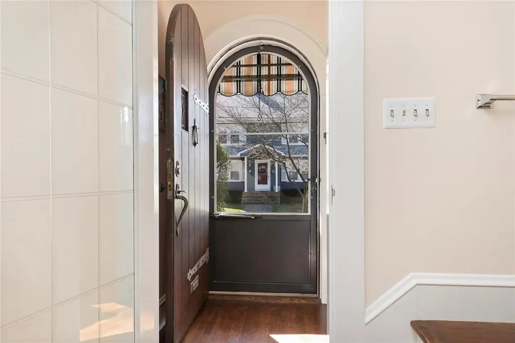 8 Druid Road Warwick RI 02888
