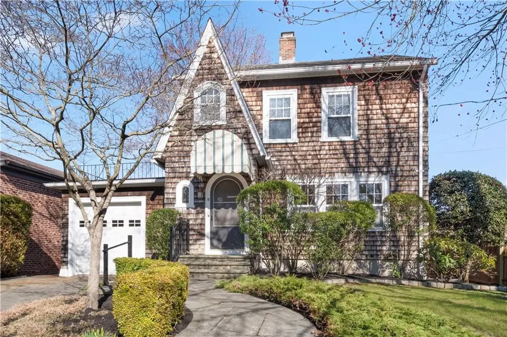 8 Druid Road Warwick RI 02888