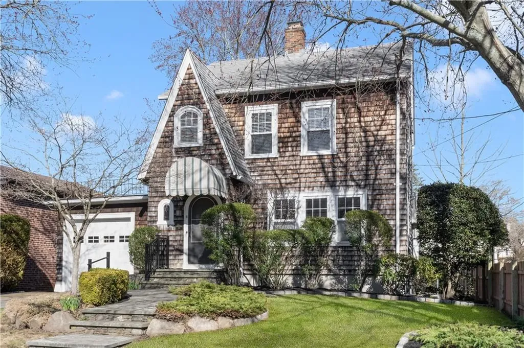 8 Druid Road Warwick RI 02888