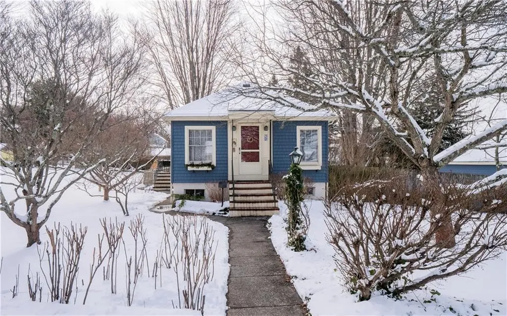 59 Hilton Street Tiverton RI 02878