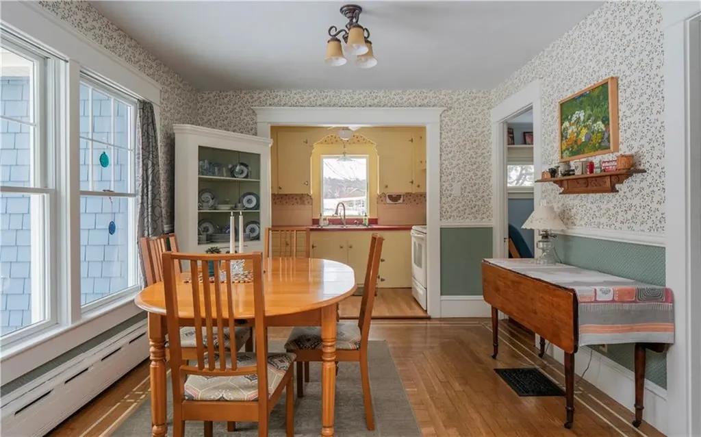 59 Hilton Street Tiverton RI 02878