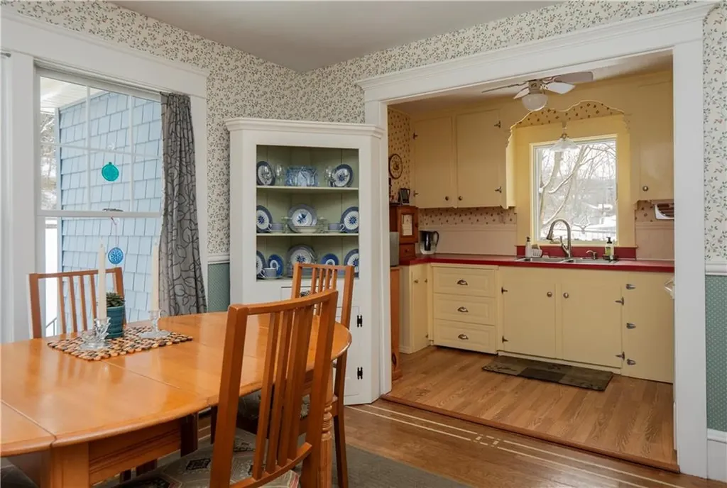 59 Hilton Street Tiverton RI 02878