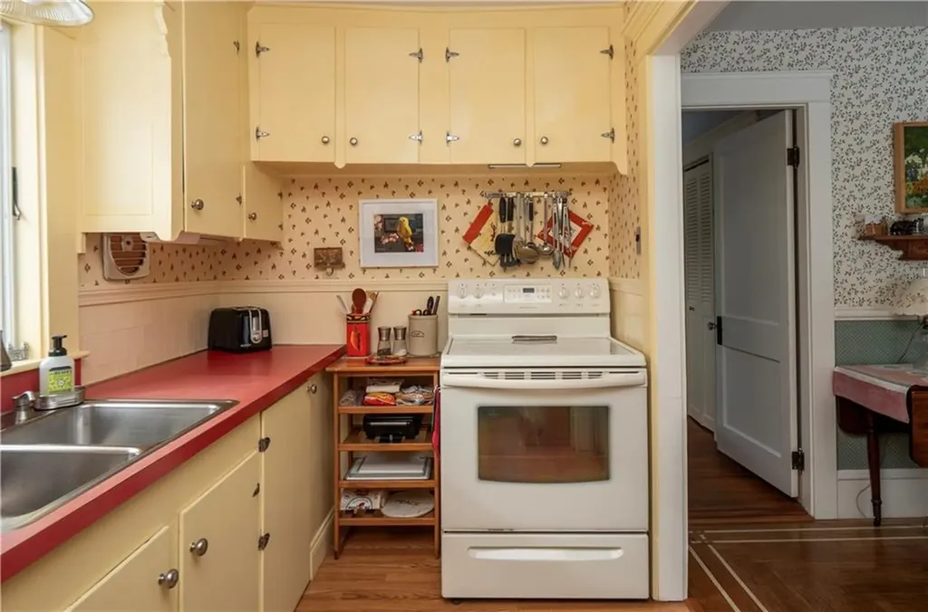 59 Hilton Street Tiverton RI 02878