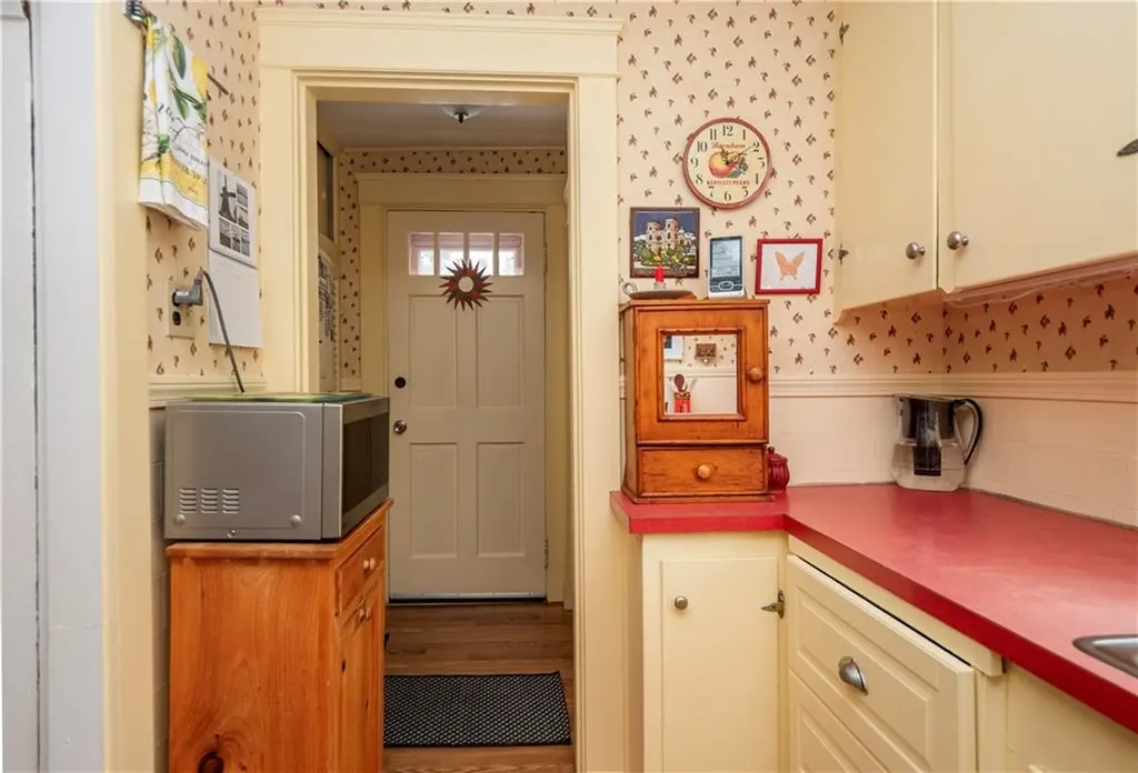 59 Hilton Street Tiverton RI 02878